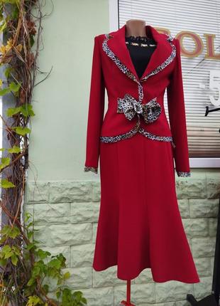 Класичний червоний  костюм  з спідницею. bolero