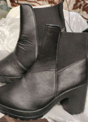 37 розмір ботинки туфлі жіночі на каблуку з Європи