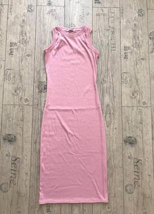 Розовое платье миди в рубчик обтягивающее платье по фигуре