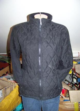 Черная классическая куртка простроченная ромбами lecoqsportif s