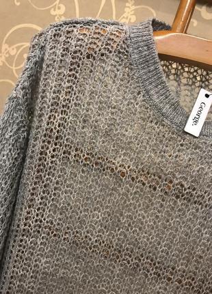 Дуже красивий і стильний брендовий в'язаний светр-оверсайз сір...