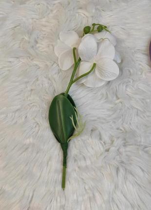 Искусственная орхидея белая с розовым