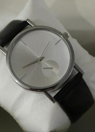 Женские наручные часы стильный дизайн ремешок черного цвета