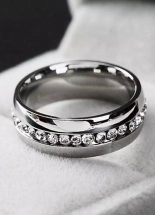 Кольцо серебристого цвета с имитацией бриллианта 18 размер