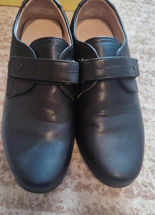 Классические черные туфли идеальное состояние