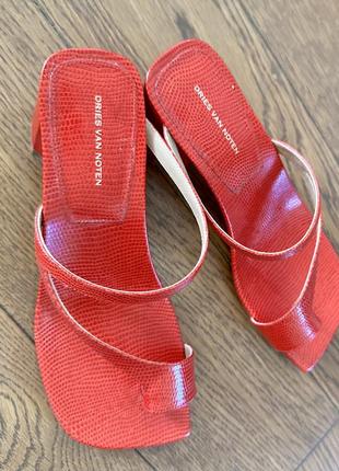 Красные босоножки на низком каблуке из натуральной кожи dries ...
