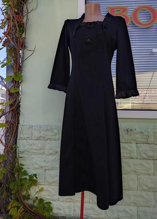 Платье трикотажное черного цвета.alkis