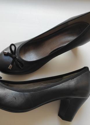 Женские туфли натур кожа на среднем каблуке