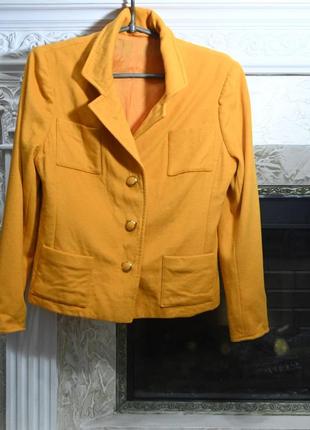 Пиджак куртка ярко желтая на пуговицах