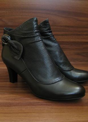 Жіночі чорні класичнi шкіряні черевики / півчобітки