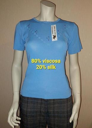 Стильная вискозная футболка с добавлением шелка голубого цвета...
