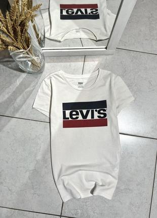 Оригинальная белая футболка levis