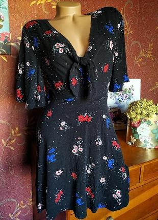 Чорна коротка сукня з квітковим принтом від new look