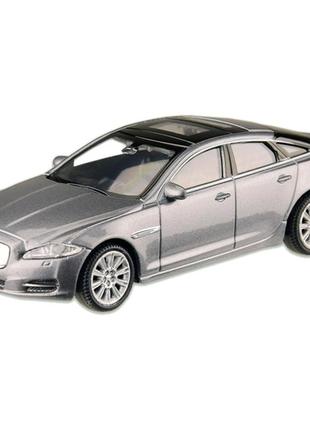 Машина металлическая jaguar xj "welly" 44040cw масштаб 1:43