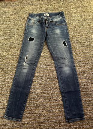 Брендовые прямые темные рваные джинсы лтб 59b 27 размер s
