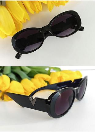 Солнцезащитные очки в черном цвете