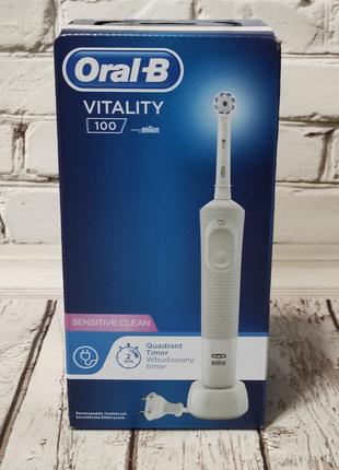 Электрическая зубная щетка Oral-B D100 Vitality PRO Sensi Ultr...