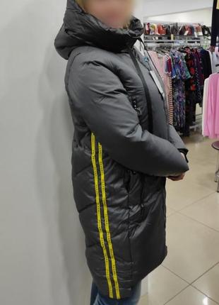 Зимове пальто з капюшоном, на синтепоні в спортивному стилі