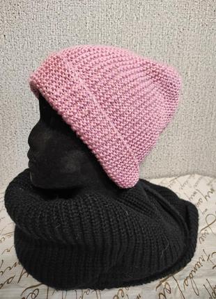 Стильная, демисезонная шапочка бини,  розово-сиреневого цвета.