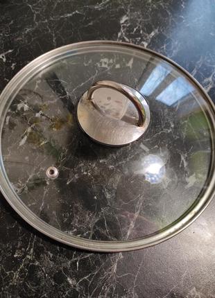 Крышка стеклянная, кухонная, для посуды. диаметр 22 см