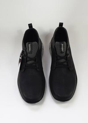Чорні кросівки