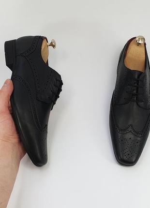 Чоловічі туфлі броги