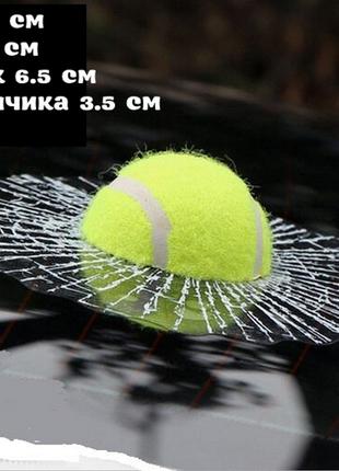 Наклейка на авто М'ячик Тенісний у вікні, наклейка прикол