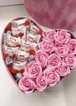 100 причин для девушки в коробке сердце и розами