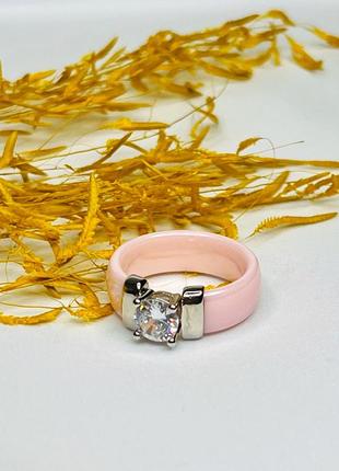 Кольцо керамическое розовое с большим камнем