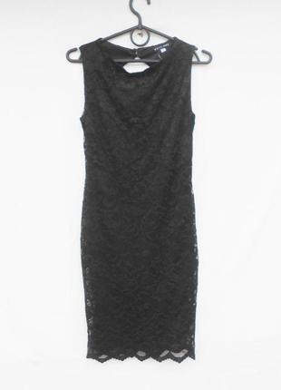 Ммаленькое черное кружевное платье