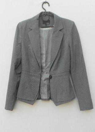 Стильный классический приталенный  двубортный пиджак