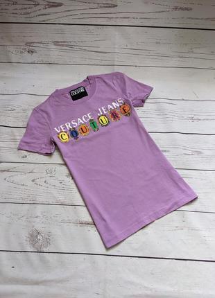 Фиолетовая футболка от versace jeans