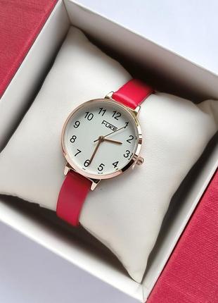 Наручний годинник жіночий шкіряний ремінець в червоному кольорі