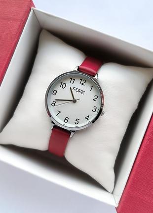 Наручные часы женский кожаный ремешок в красном цвете
