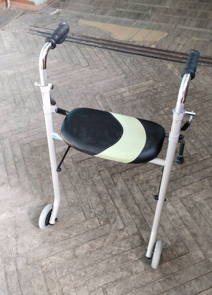 Продам ходунки для людей з інвалідністю і похилого віку.