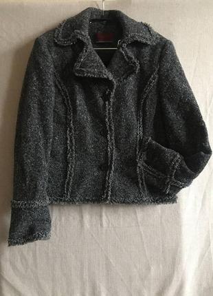 Короткий теплый жакет пиджак из шерстяного твида