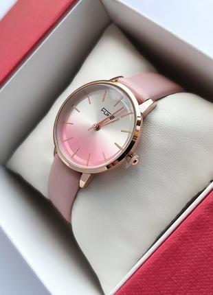 Наручний годинник жіночий на рожевому шкіряному ремінці