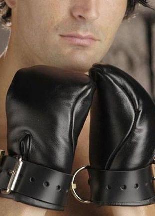 Черные экокожа перчатки-наручники 18+