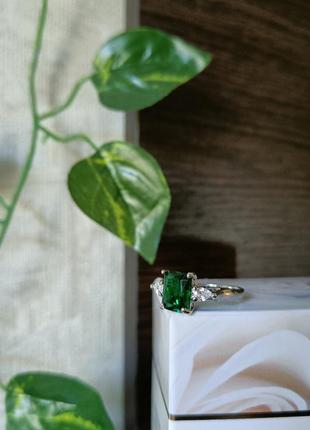 Кольцо с камнем, кольцо с зеленым камушком