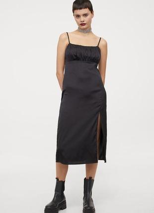 Черное сатиновое платье сарафан с разрезом