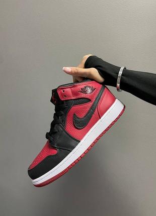 Кроссовки nike air jordan 1 retro mid “banned bred”