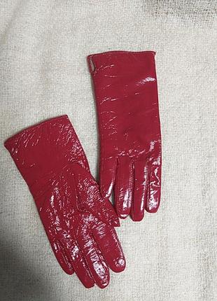 Перчатки из мягенькой натуральной лаковой кожи, размер 7.