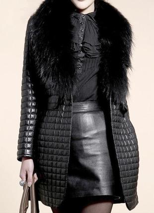 Жіноча чорна стьобана куртка з хутряним коміром fushi розмір м