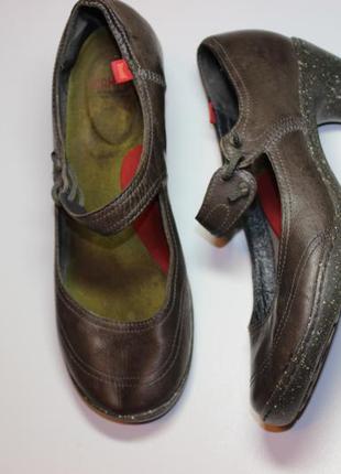 Шкіряні зручні туфлі дорогого іспанського бренду