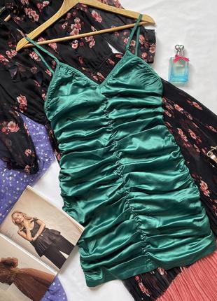 Шикарна вечірня смарагдова атласна міні сукня нова зелена