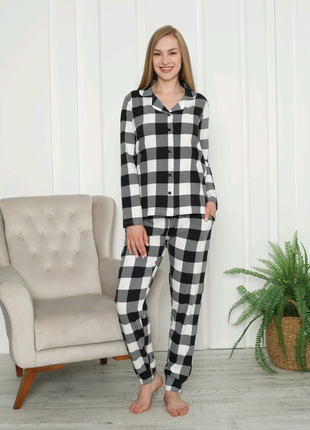 Жіноча піжама на ґудзиках зі штанами - чорно-біла клітинка - Fami