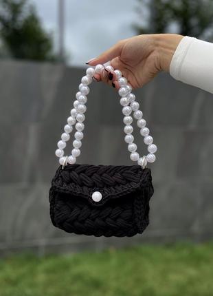 Чорна трикотажна сумочка із трендовими перлинами