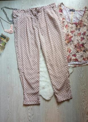 Легкі рожеві з принтом-малюнком штани широкі з кишенями батал ...