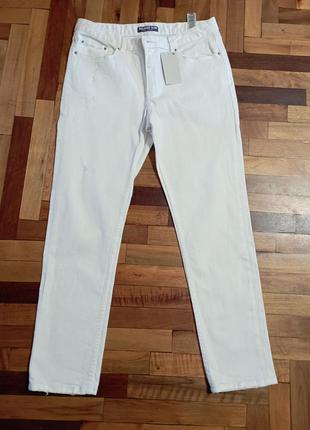 Новые белые джинсовые брюки  relaxed slim размер l