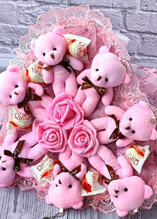 Розовый букет из мягких игрушек и конфет в форме сердца, необы...